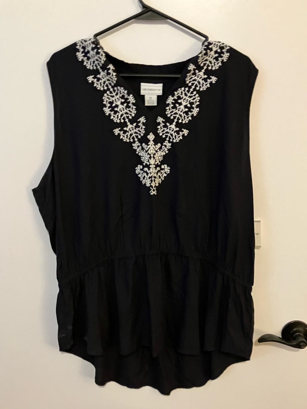 Liz Claiborne Black Sleeveless Tunic with White Embroidered V-Neck
